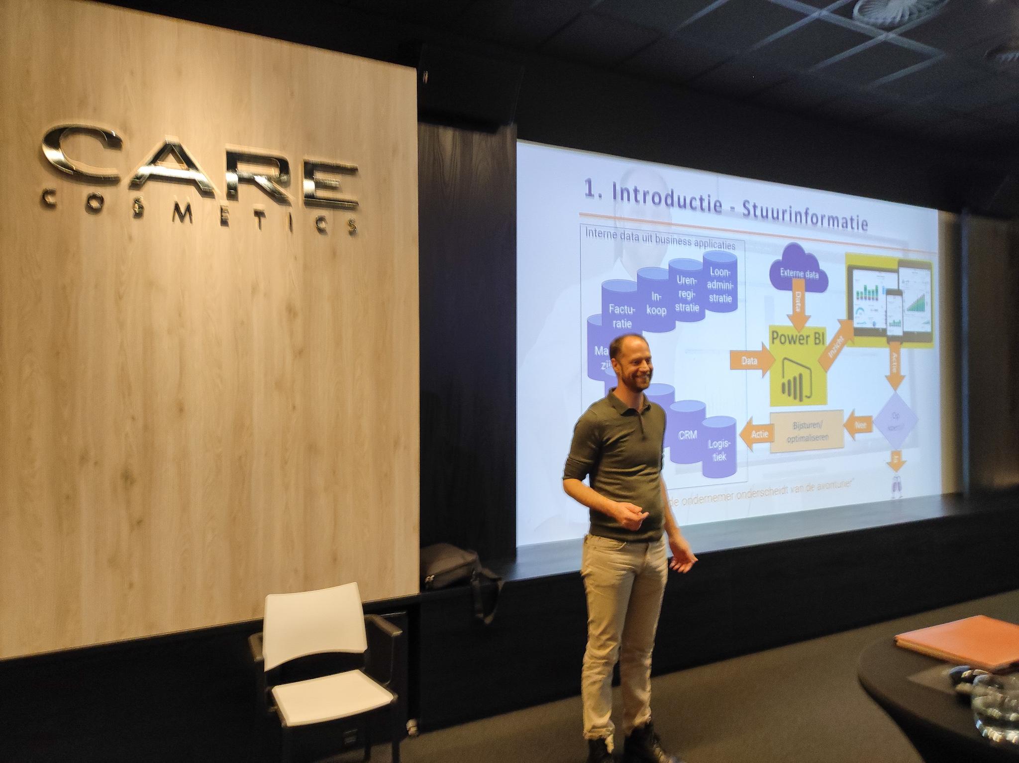 i2o traint team Care Cosmetics in gebruik Power BI dashboards